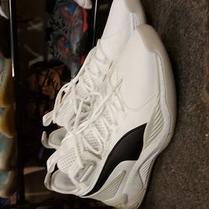 Puma Court Uproar basketball shoes